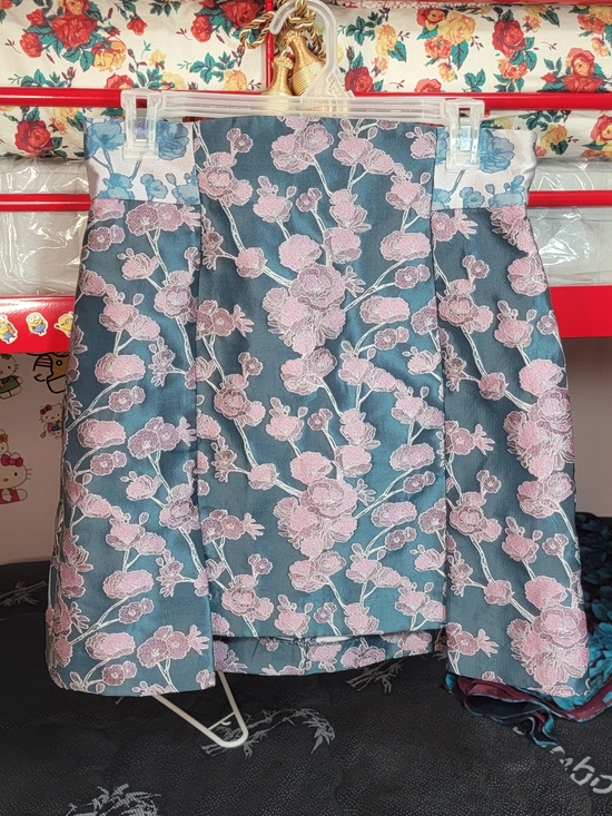 Elliatt Dresses & Skirts - Elliatt Teal Midi Skirt with Pink Floral Embroidery Size Medium